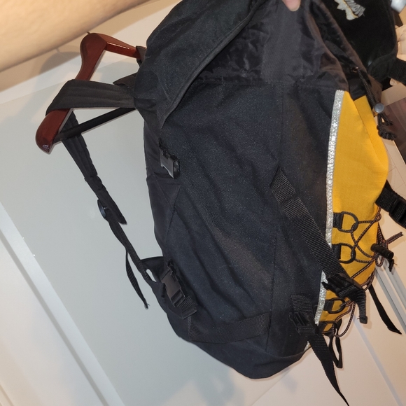 Very large backpack - Picture 5 of 8